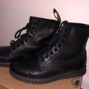 Newton Black Dr.Martens